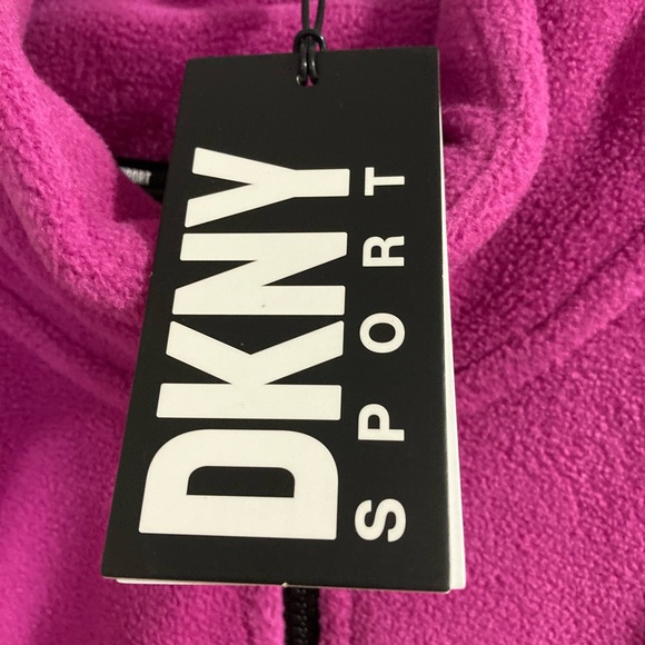 NWTS DKNY Pullover Fleece - Picture 8 of 9